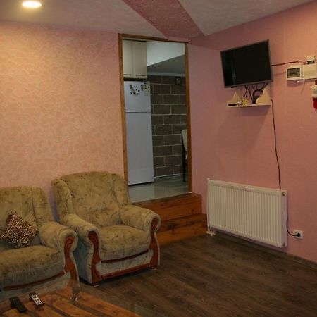 Guest House Nima Borjomi Ngoại thất bức ảnh