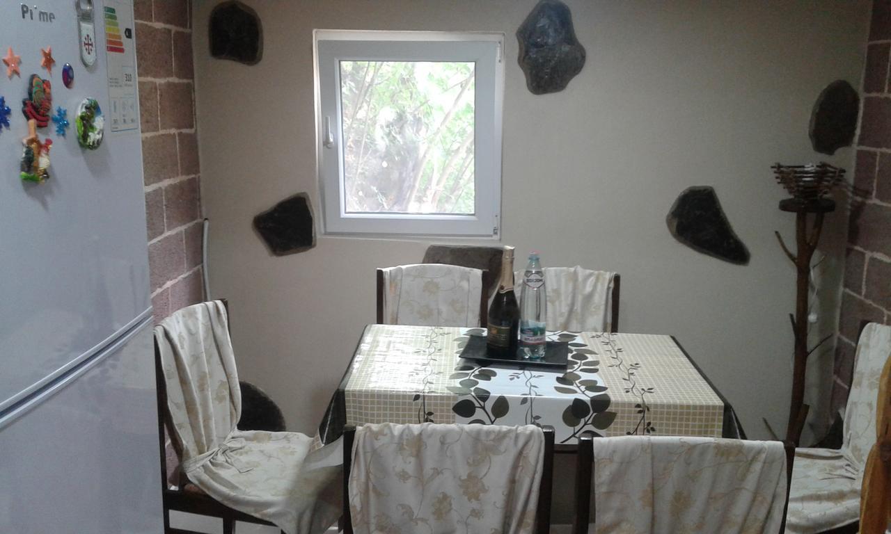 Guest House Nima Borjomi Ngoại thất bức ảnh